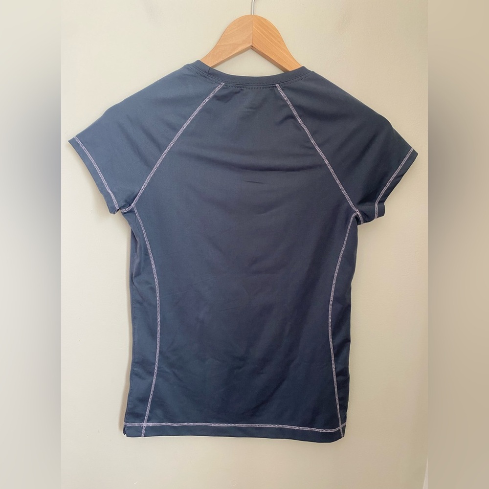 Alo Yoga CoolFit Moisture Wicking Athletic Tee Size S High Intensity Training - Picture 4 of 8
